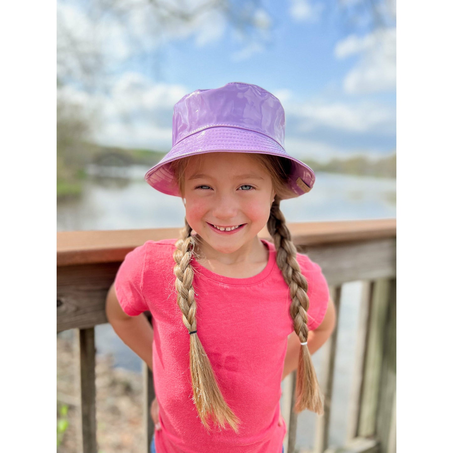 Kids Shiny Rain Bucket Hat: Lavender